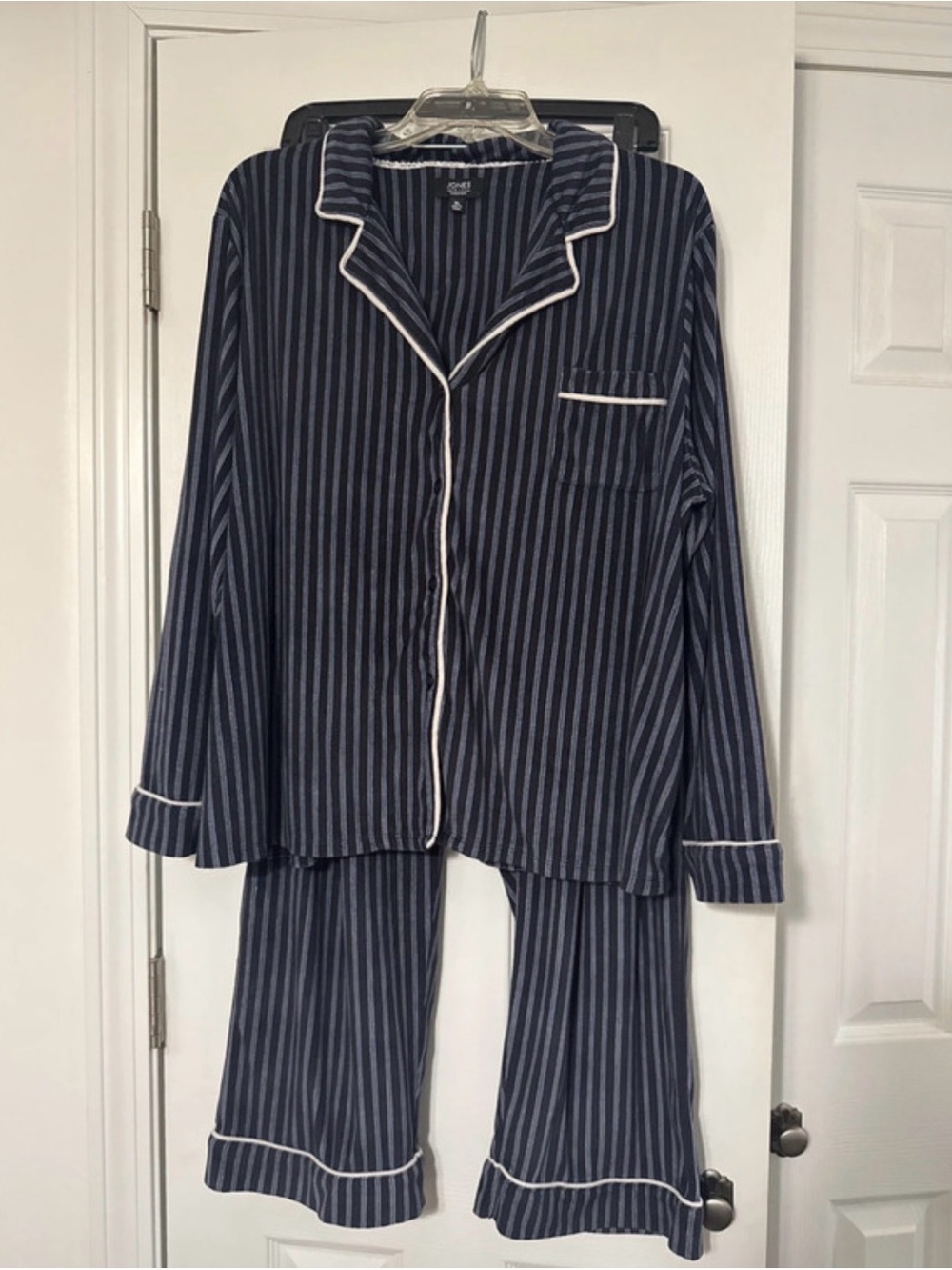 Jones New York Signature two-piece velour navy striped pajamas Size US XL